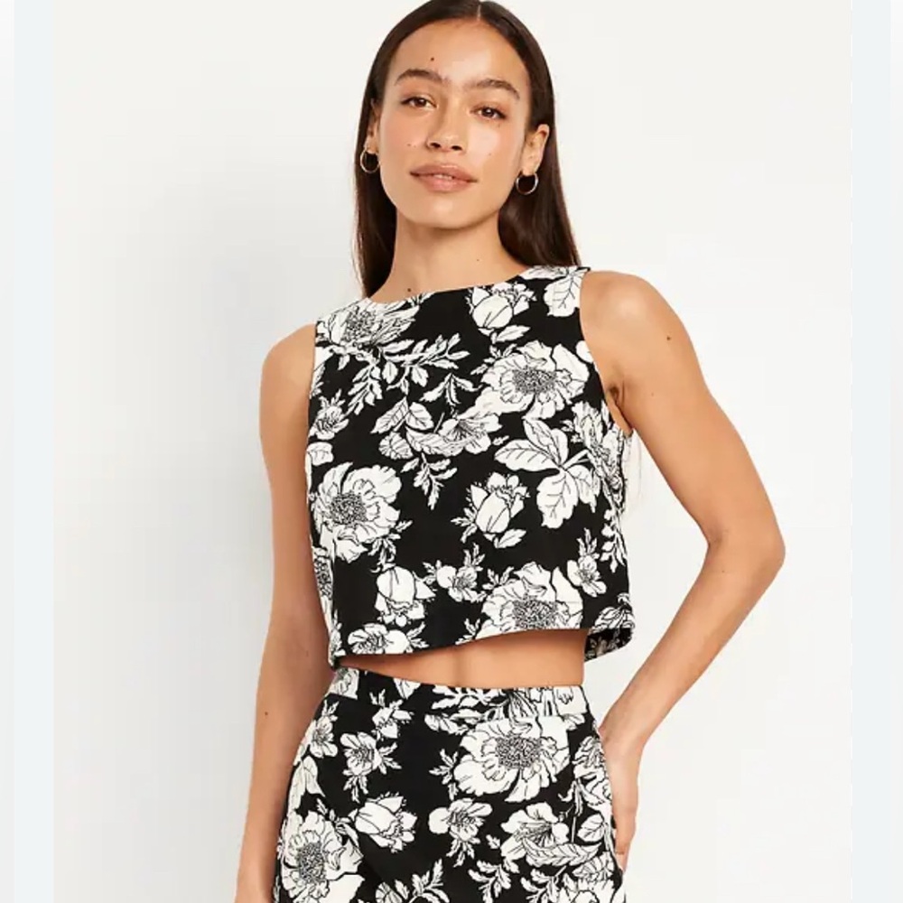 Old Navy Sleeveless linen blend top button back Black floral Size XL